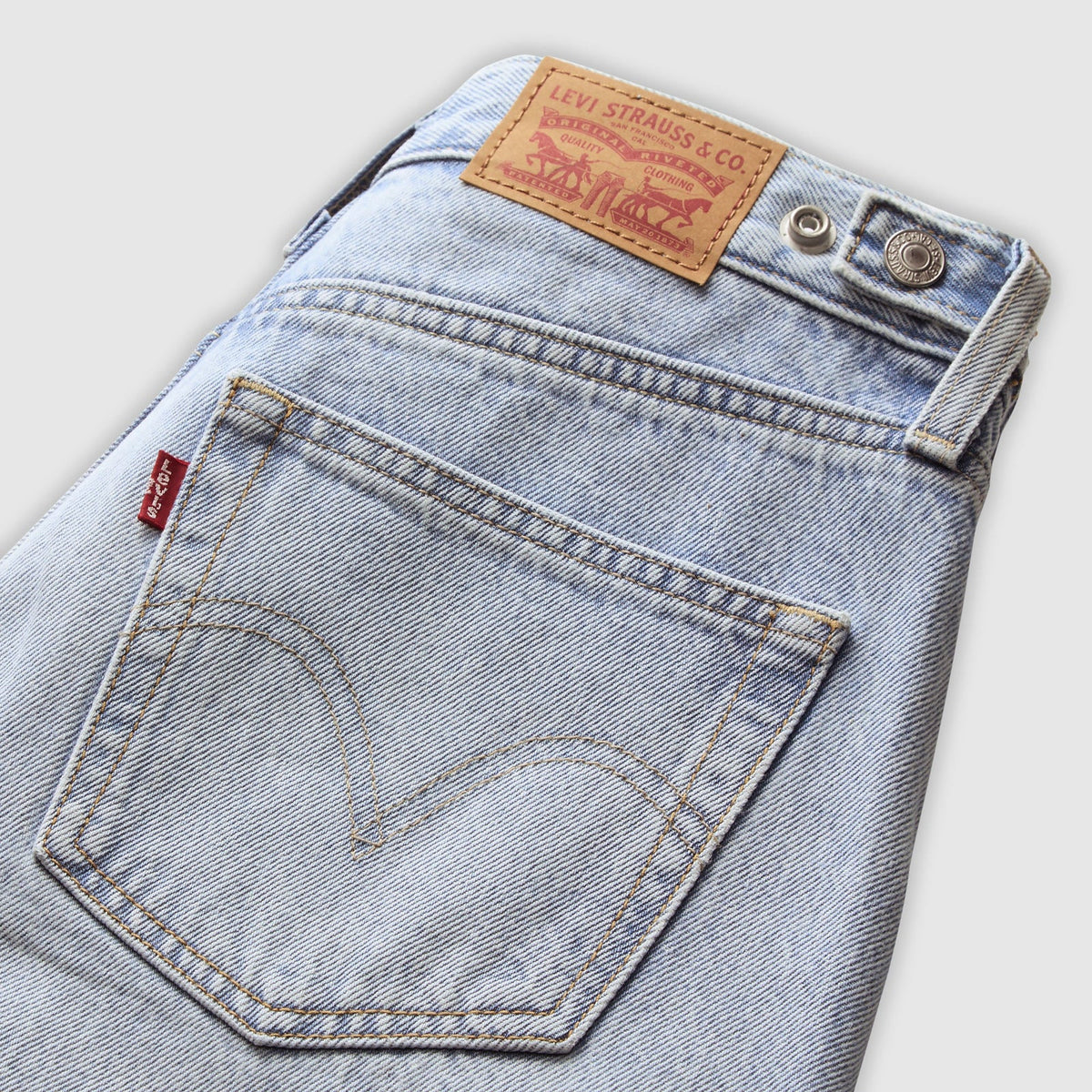 Levi's® Women's Cinch Barrel Jeans - 'Abraided Art' Light Wash