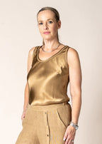 Toyah Singlet in Desert