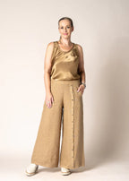 Toyah Singlet in Desert