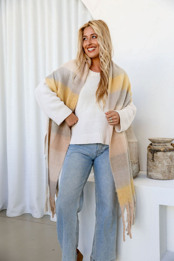 Chunky Knit Scarf in Soft Lemon Grey