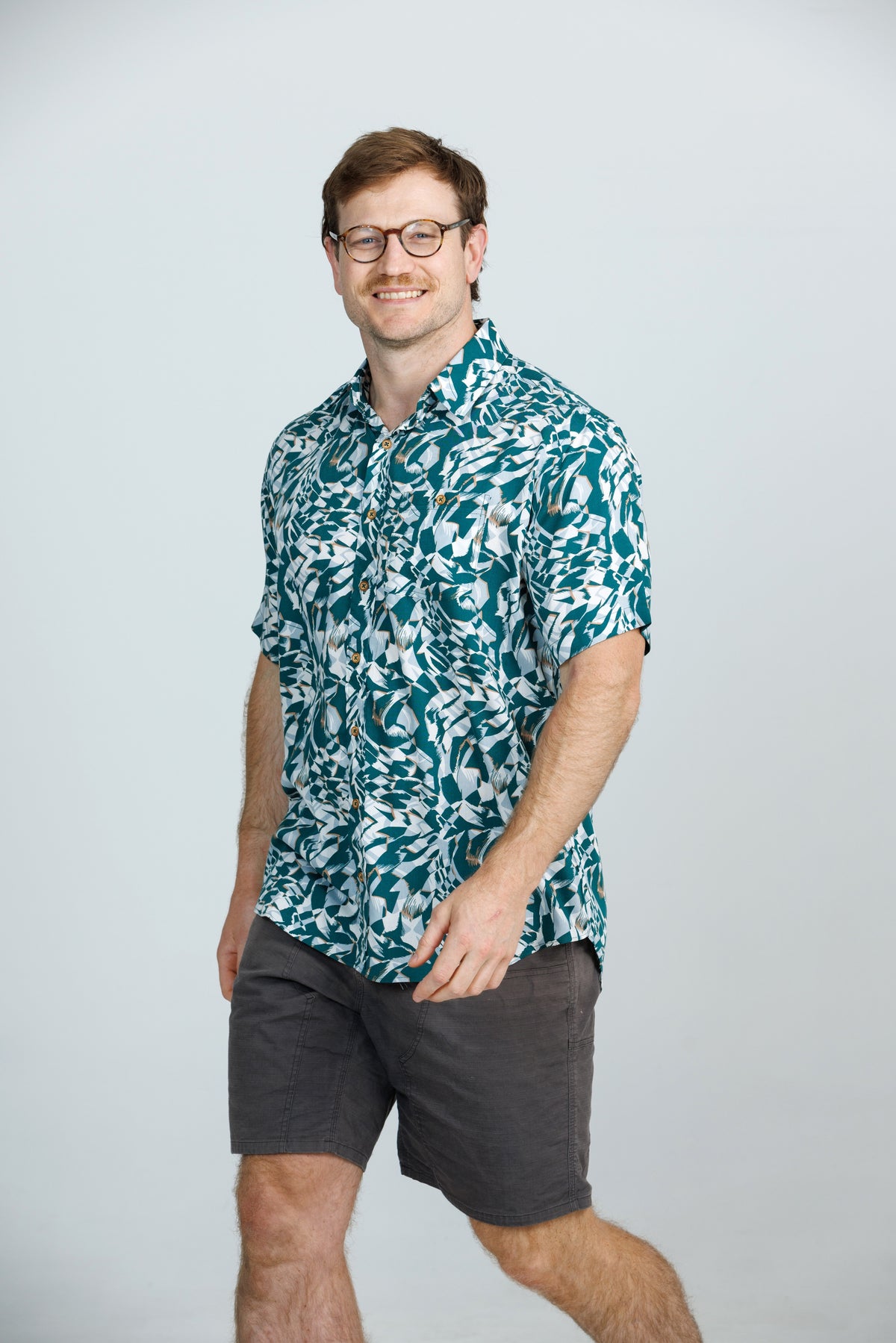 Bamboo Getaway Short Sleeve Shirt: Green Hues Print