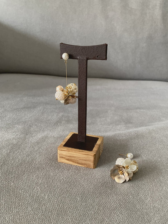 Splendid Dangling Corsage Earrings